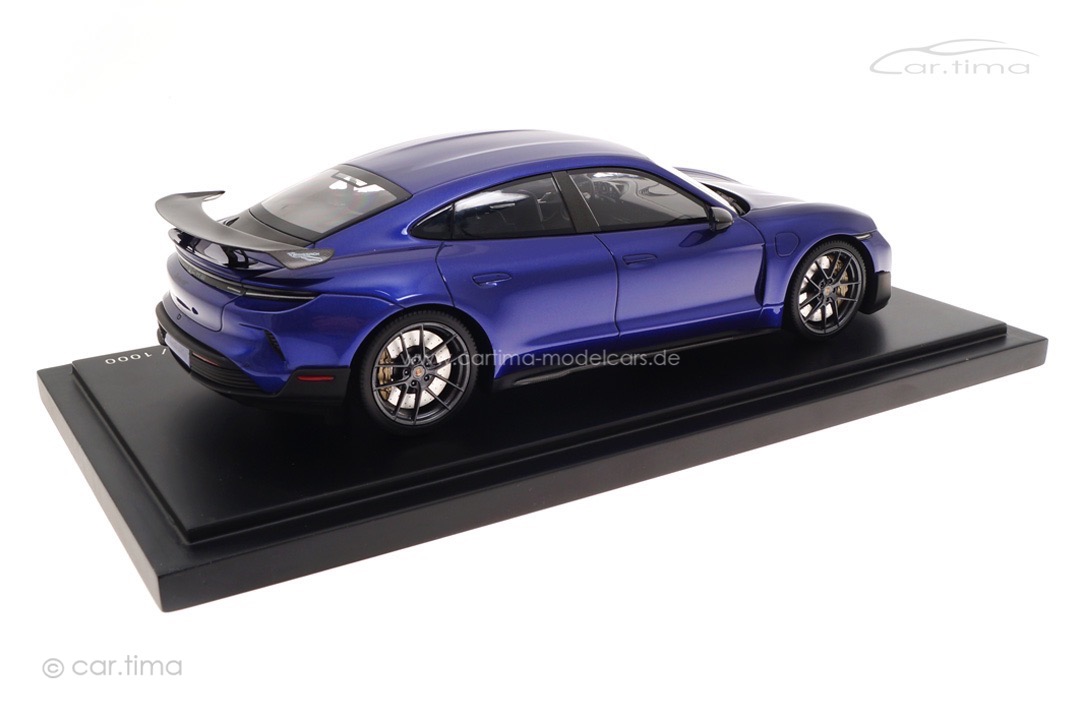 Porsche Taycan Turbo GT Rundenrekord Nordschleife Originalsignatur Lars Kern Minichamps 1:18
