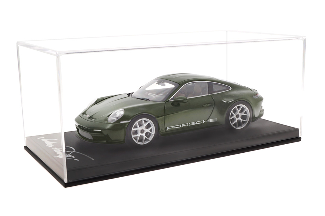 Porsche 911 (992) S/T Dunkelolivmet. Originalsignatur Andreas Preuninger car.tima CUSTOMIZED 1:18