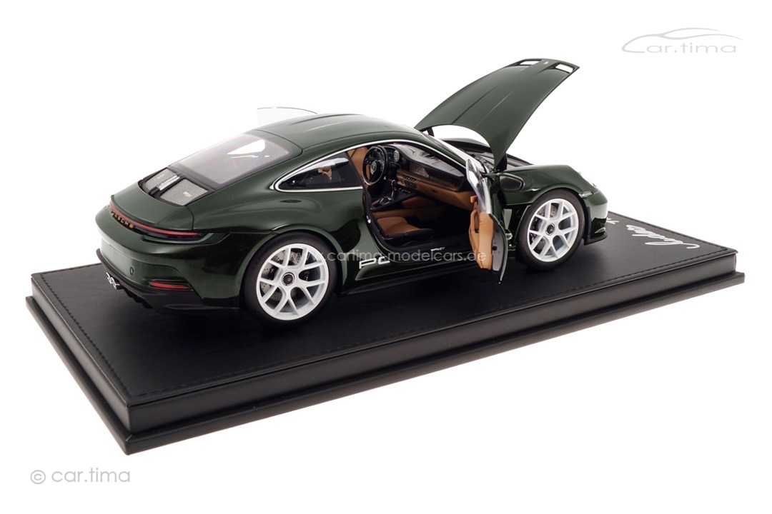 Porsche 911 (992) S/T Dunkelolivmet. Originalsignatur Andreas Preuninger car.tima CUSTOMIZED 1:18